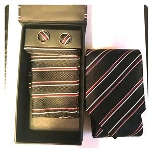 Tie, pocket square, cuff link set.